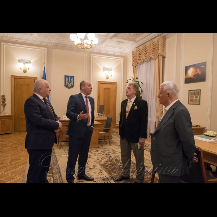 14 лютого 2018 Голова Верховної Ради відгукнувся на пропозицію Президентів України щодо запровадження Дня української державності.
Голова Верховної Ради Андрій Володимирович Парубій провів зустріч з Президентами України 1991-2010 років Леонідом Макаровичем Кравчуком та Віктором Андрійовичем Ющенком, заучасті  Першого віце-прем'єр-міністра України - Міністра економічного розвитку і торгівлі України Кубіва Степана.